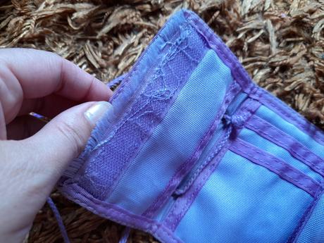 Peněženka používaná s kočičkami,