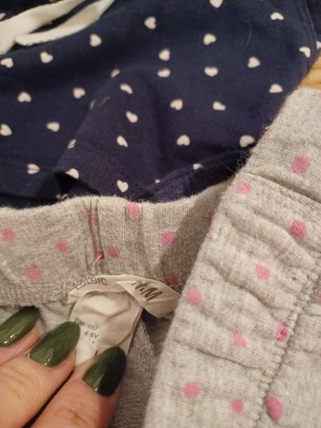 Srdíčkové a puntíkaté kraťasy h&m 110, h&m,110