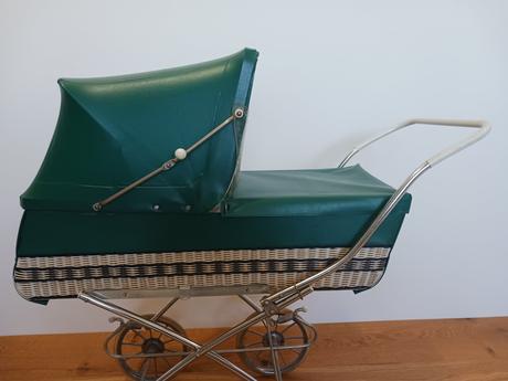 Retro kočárek pro panenku.,