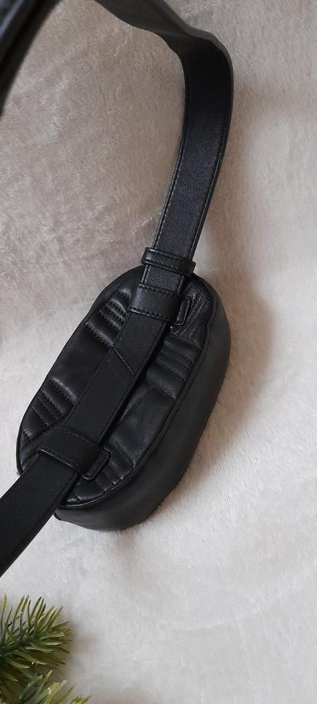 Dkny kožená ledvinka na pásku, dkny