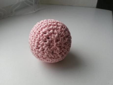 Háčkovaný míček 6,5 cm,