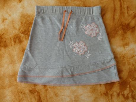 Šedá sukýnka s kytičkami, adams,134