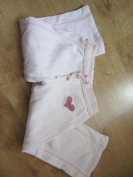 Srdíčkové tepláky, gap,98