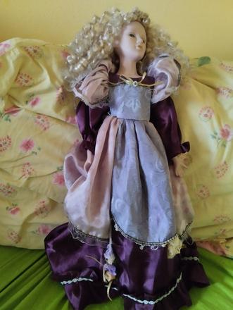 Porcelánová panenka na opravu, 