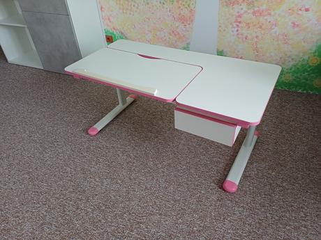 Psací stůl s nastavitelnou výškou, 