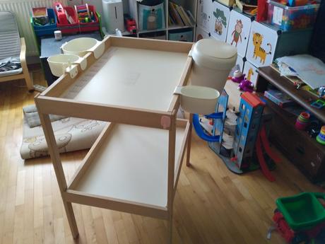 Přebalovací stůl, 