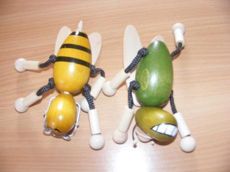 Dvě dřevěné závěsné hračky, 