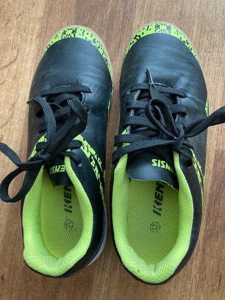 Sportovní boty se světlou podrážkou, 33