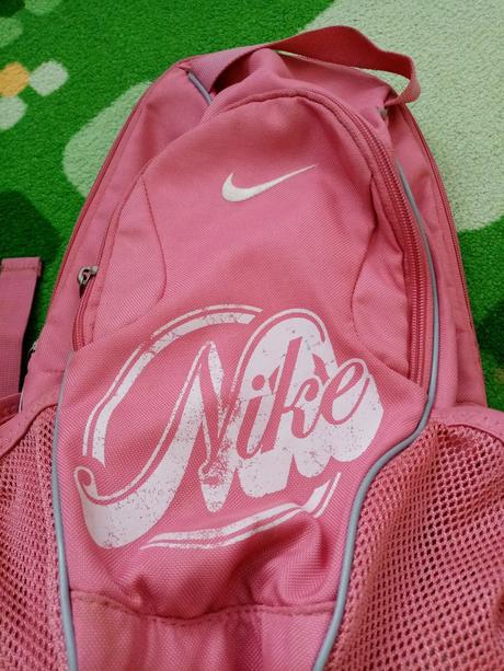 Batoh, nike
