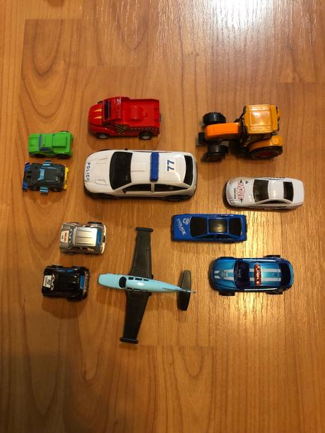 Autíčka mix,