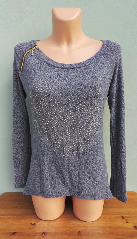 Lehký svetřík na tělo se srdcem - vel.36, 36