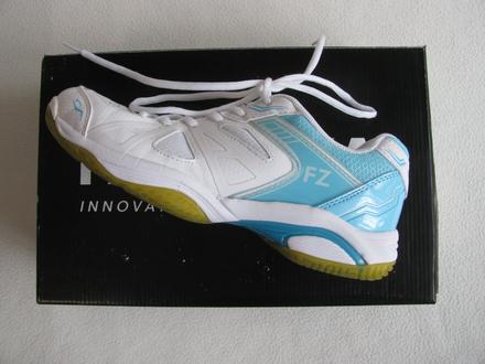 Sálová badmintonová sportovní obuv,