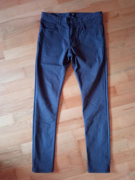 Tmavě šedé rifle s trikem s dlouhým rukávem, h&m,l