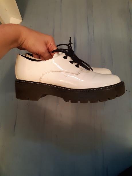 Dámské lakované polobotky + bílé plátěnky, vel. 38, 38