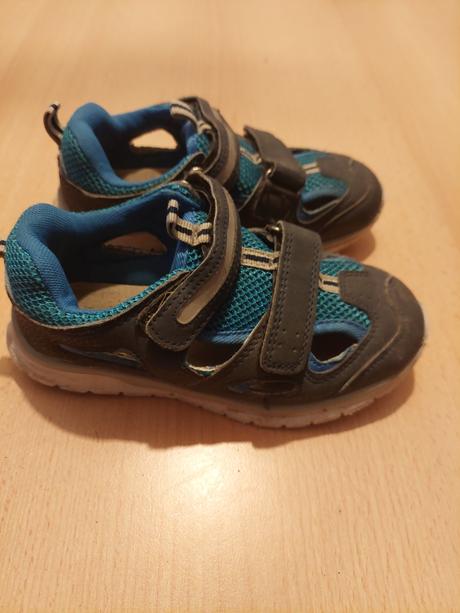 Uzavřené sandály, 29