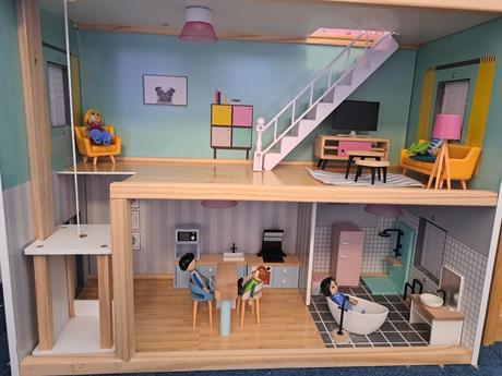 Domeček pro panenky s nábytkem,