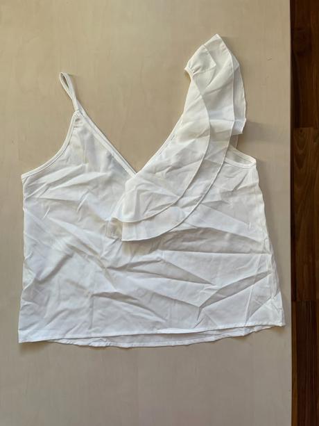 Bílý top s volánem, vel m, shein, m