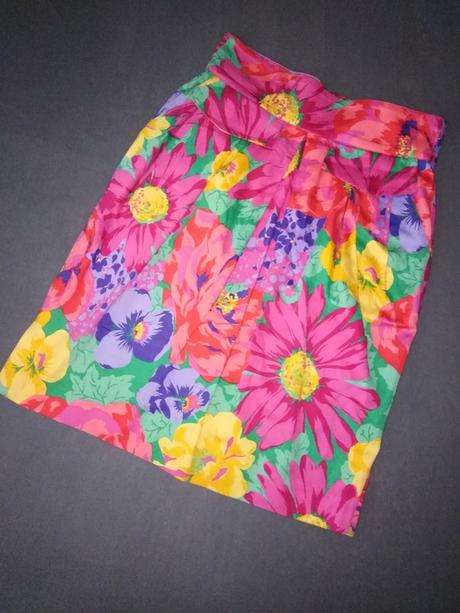 Pestrobarevná sukýnka na vel.s-max.m, s