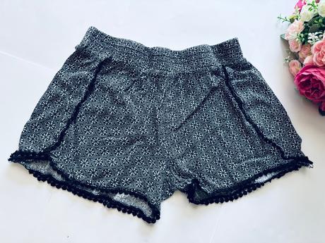 Krásné kraťasy černo bílé - v. 10/11 let, young dimension,146