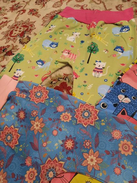 3x veselé rostoucí tepláky české značky, 98