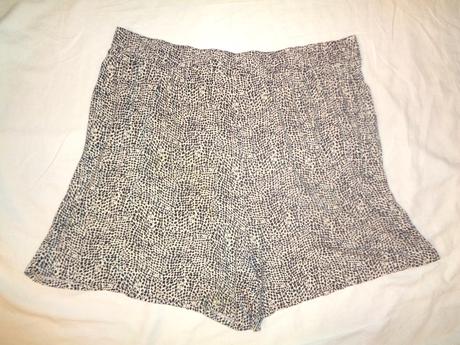 Krásné béžové kraťasy s kapsami 5xl, tu,4xl / 5xl