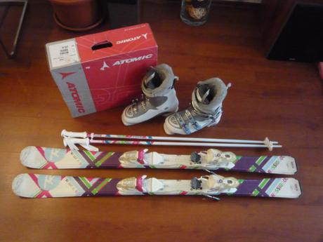 Lyžařský set - lyžáky atomic 25, lyže rossignol 13, atomic,130-139 cm