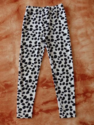 Bílé legíny s puntíky, 134