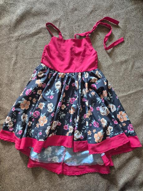 Dívčí šaty vel. 122/128, 122