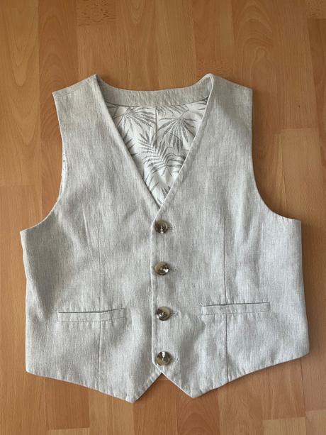 Chlapecká společenská vesta, c&a,152