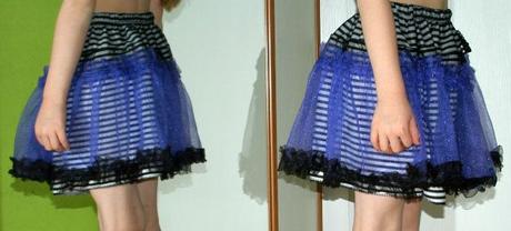 Sukně pro pirátku s fialovým tylem je pruhovaná, 