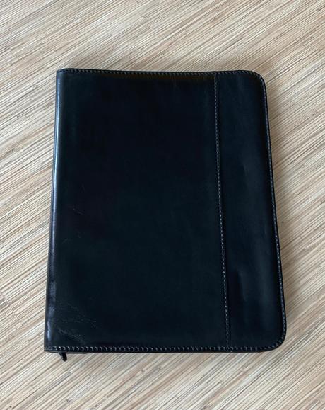 Kožené černé konferenční desky,