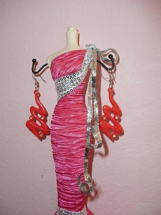 Červené plastové naušnice, 