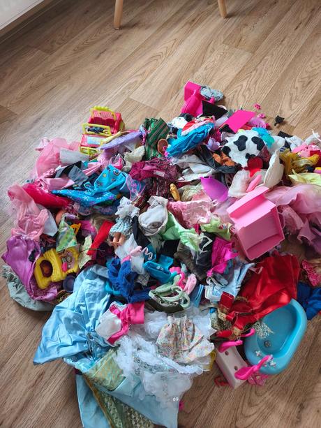 Doplňky pro barbie mattel simba a jiné,