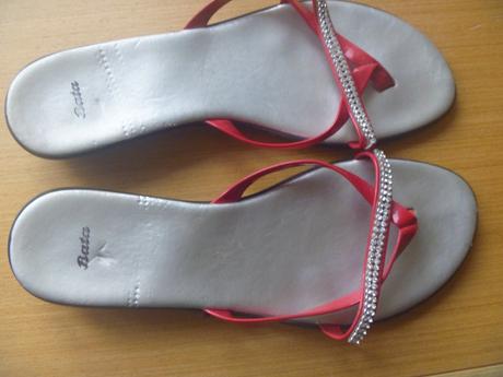 Nazouváčky s červenými pásky zn. baťa vel. 39, baťa,39