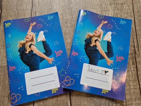 Sešity merch youtuberka lea, 