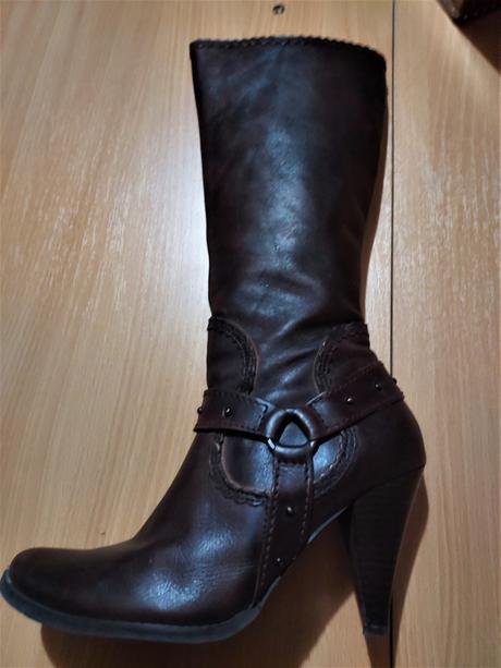 Kožené značkové kozačky top stav, 37