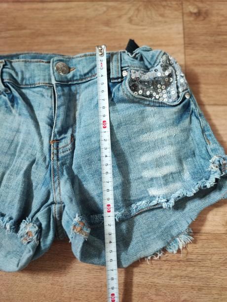 Džínové šortky, 152