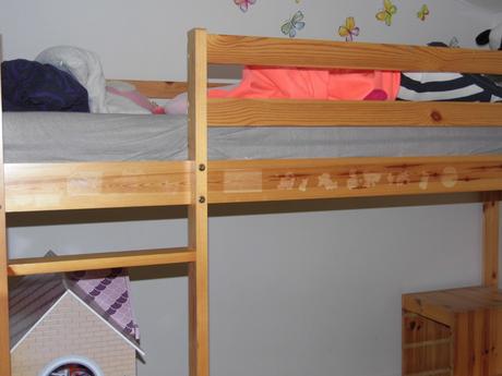 Dřevěná patrová postel, 