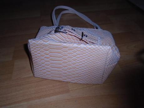 Kabelka vzhled hadí kůže,