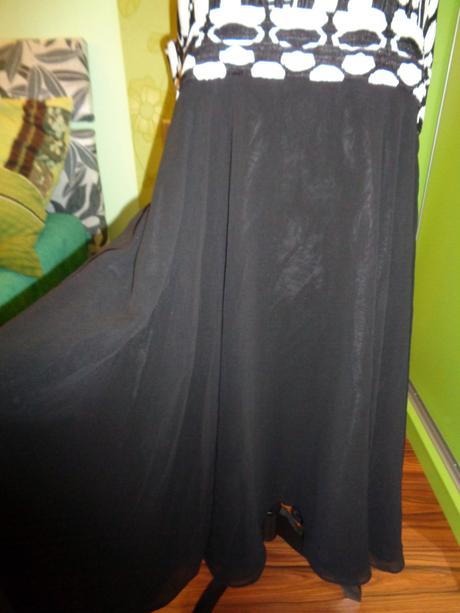 Krásné černobílé společenské šaty, 46