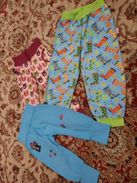 3x tepláčky českých značek pro holčičku, 98