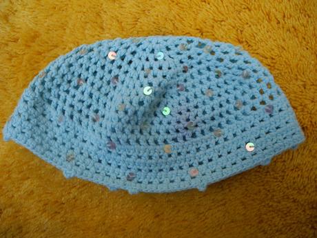 Háčkovaná čepice s flitry, 68
