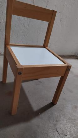 Stoleček a 2 židličky, 