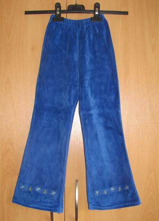 Modré sametové kalhoty, 122