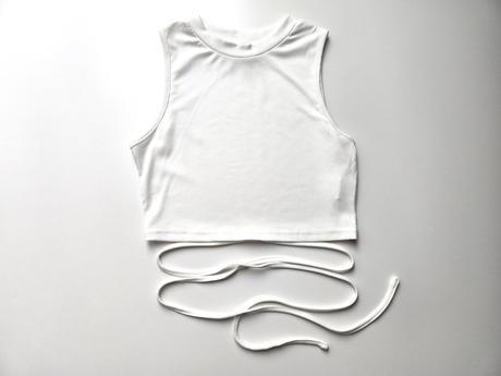 Crop triko bez rukávů s tkaničkou vel. s - 36, s