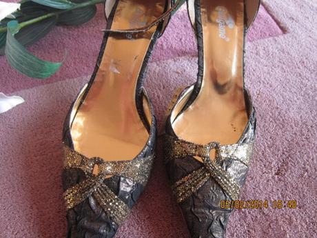 Zlatohndede botky na ples, 38