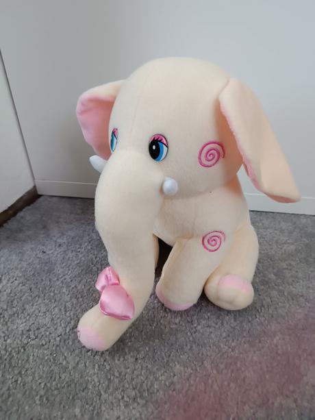 Plyšové hračky/plyšáci - včelka, medvídek, slon,