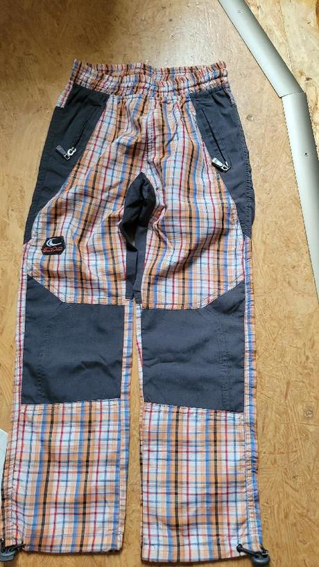 Kraťasy a plátěné kalhoty, 116