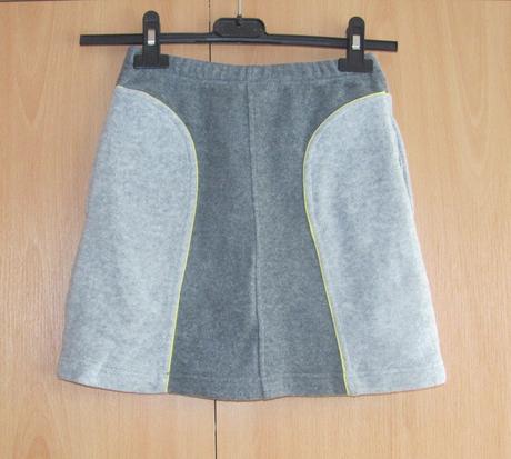 Šedá flaušová sukně, 134