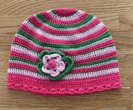 Háčkovaná čepička s kytkou vel. 98/104, 98